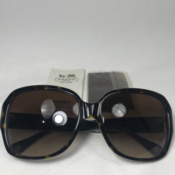 🔥SOLD🔥 Coach Sunglasses with Metal Emblem - Picture 3 of 8